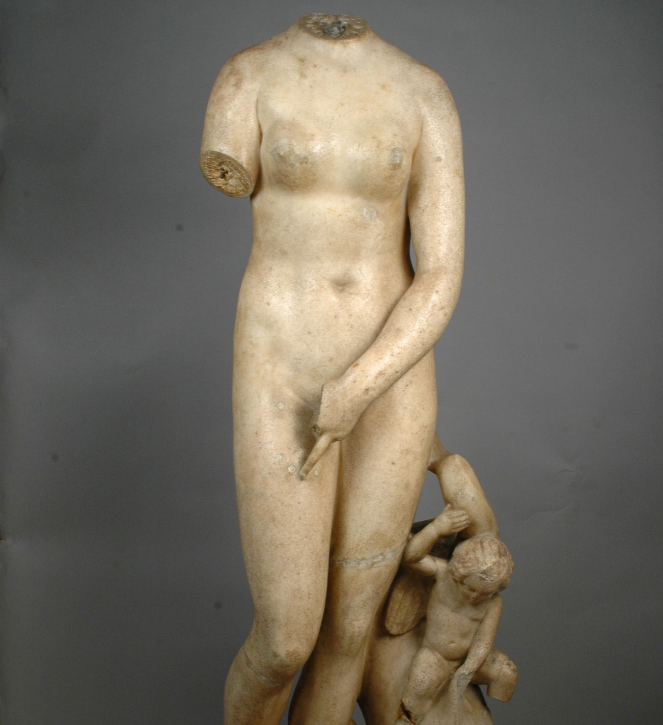 Statue of Venus Pudica prior to conservation work without the head 